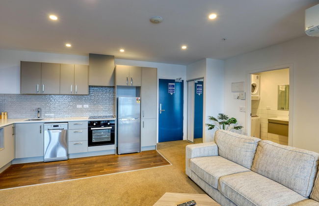 Ramada Suites By Wyndham Victoria Street West - Photo 28