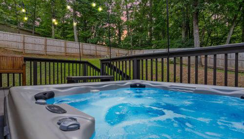 Near Asheville Hot Tub Fire Pit BBQ Sleeps 10 - Foto 3