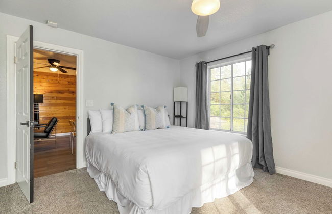 Views, Hot Tub, Firepit, Game Room, Playground Enchanted Forest by Avantstay - Foto 35