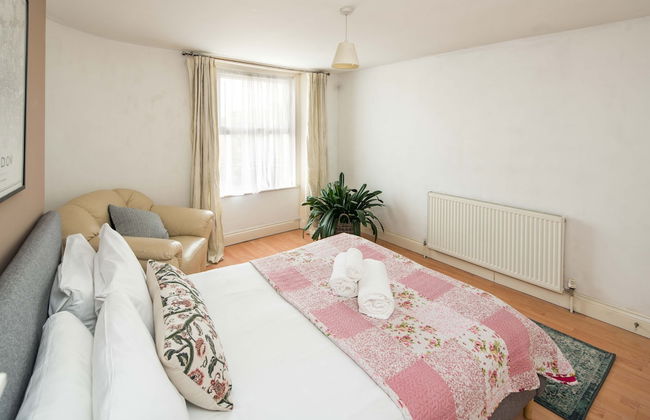 Stylish Penthouse for 6 in Woolwich - Photo 2