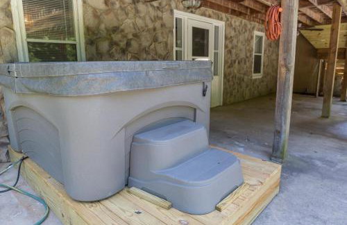 Riverfront Log Cabin Hot Tub, Mtn Views & Hottub - Foto 14