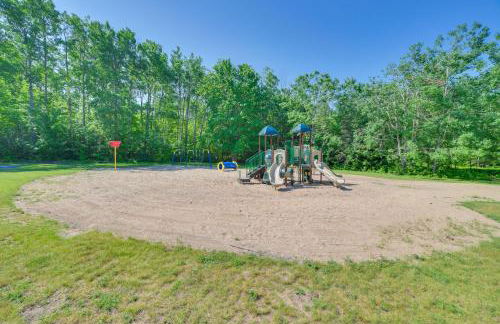 Indoor Pool Access Cabin in Lakes of the North! - Foto 31