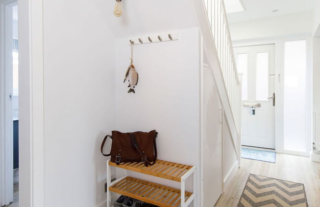 Coastal Retreat for 6 Close to Beaches - Photo 6