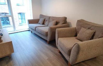 Bee City Cosy Stay - Near Train Stations and Shopping Centre with Paid Private Parking, 500Mbps Internet and Netflix - Foto 10