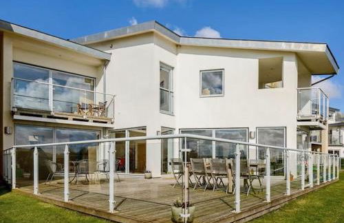 NEW Squirrels Leap Lake Views with Spa Access - Foto 1