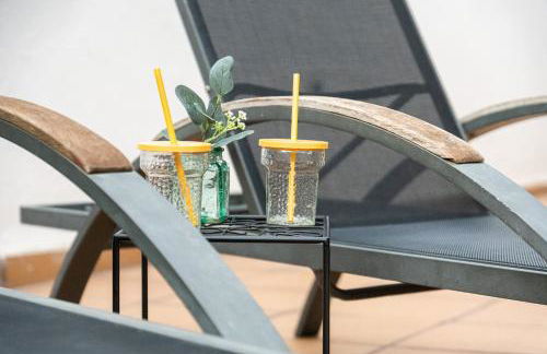 "Charm & Cozy 4BR - 3BA with Pool & Barbecue" - Photo 43