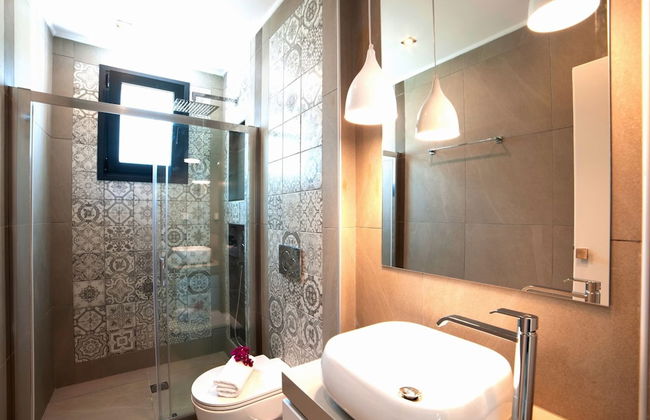 2 New Villas Next Each Other, Pool, Rent Separately or Together at Kournas Lake - Foto 12