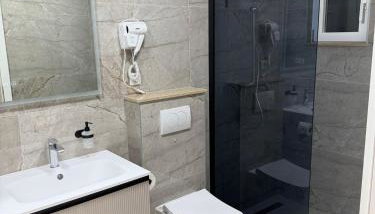 Viola Metković - Foto 2, Shower