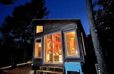 Gorgeous Tiny House with Indoor and Outdoor Lounging Space in Alabama - Foto 9