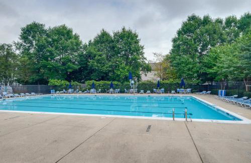 Day Trip to DC - Sterling Studio with Pool Access - Foto 24