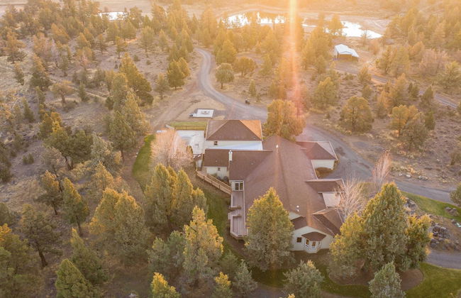 Powell by Avantstay Secluded Home Only 10 Mins From DT Bend w/ Hot Tub - Foto 18