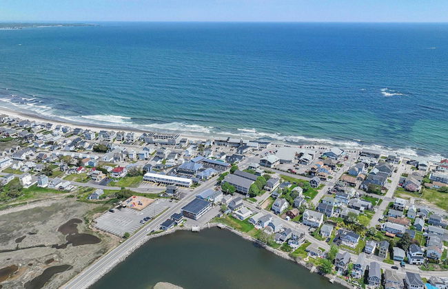 All is Wells Incredible Location! Walk to Beach - Photo 32