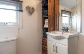 Tesseyman Lodge - Photo 15