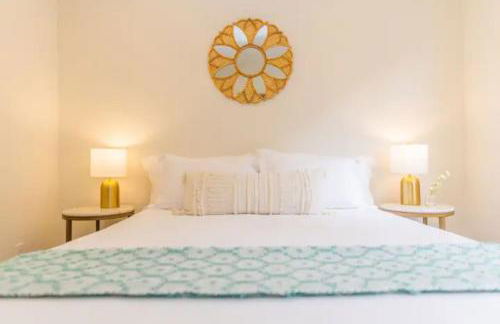 Cheerful 4BD Home in the Heart - Foto 14