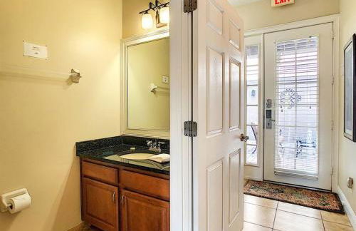 Two King En-Suites …Inside the Prestigious Reunion Resort - Foto 13