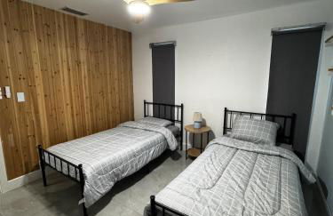 The Palm Stay Near SWF Airport laundry - Foto 7