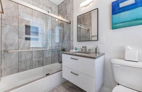 3 Bdrm 3 Full Bath Tower View walk up - Foto 9