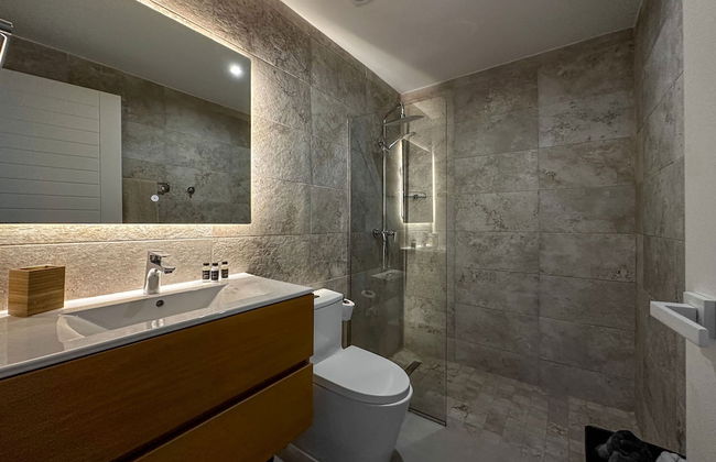 Gorgeous new Beach Apartment - Photo 10