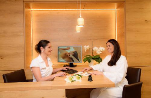 "Fewo am Dorfplatz" - Annehmlichkeiten von 4-Sterne Familien-und Wellnesshotel Viktoria können mitgenutzt werden - Photo 8