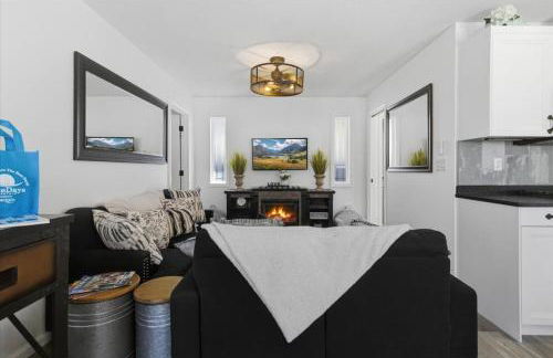 Lakefront w/ Private Dock, 2 Slips, Swim Mat, Firepit, & Covered Patio 44mm - Foto 4