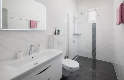 Beautiful Home In Koromacno With Wifi - Foto 23