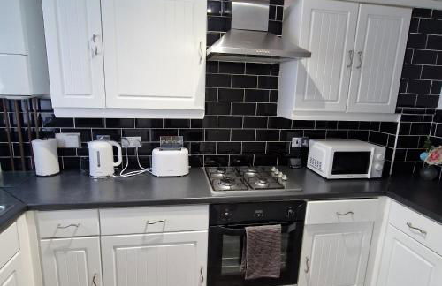 Cosy and Luxurious Home - Photo 6