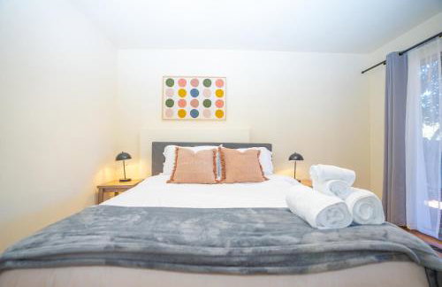 Central 3BR Home Steps from Castro St - Foto 19