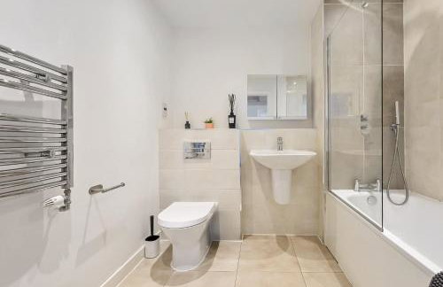 Canary Haven Elegant 3-Bedroom Apartment - Foto 12