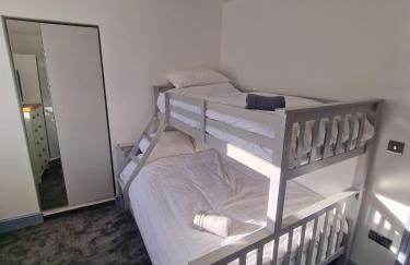 Stunning Modern Riverside Cottage - Photo 12