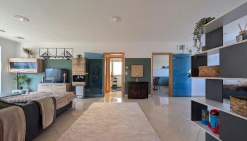 Familienwohnung mit Whirlpool Badewanne und Balkon - Photo 2