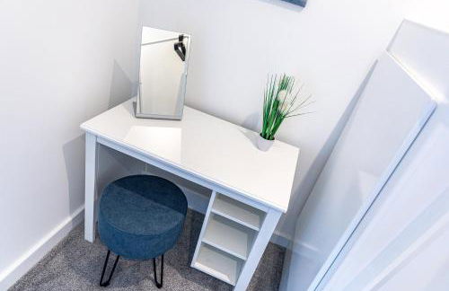 2-Bedroom Contractor Stay - Gated Parking & Fast WiFi - Photo 12