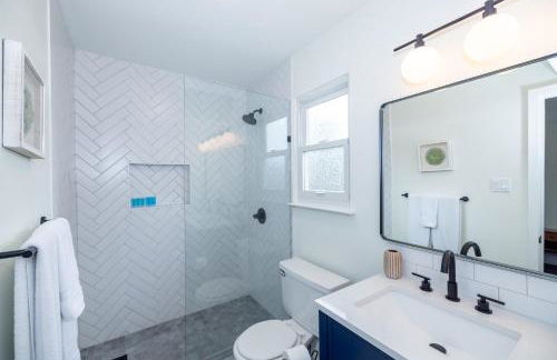 Luxury 4BR Oasis with Pool, Hot Tub & Game Room! - Foto 8