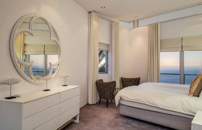 Immaculate Camps Bay Villa w Jacuzzi Views Pool Villa Grenache - Photo 19