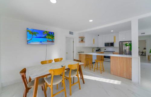 4BR North Miami Villa with Pool Patio Ping Pong - Foto 7