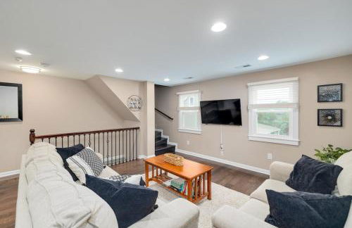 Cozy Full Home with Parking, 10min Walk to Bridge St - Photo 1