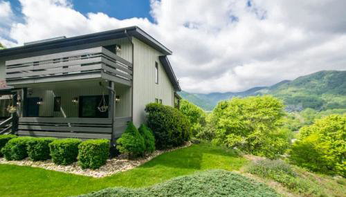 Mountain View 3BR with Sunroom, Close to Ski and Trails - Foto 2