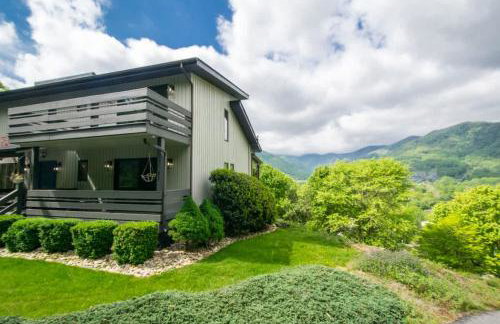 Mountain View 3BR with Sunroom, Close to Ski and Trails - Foto 2