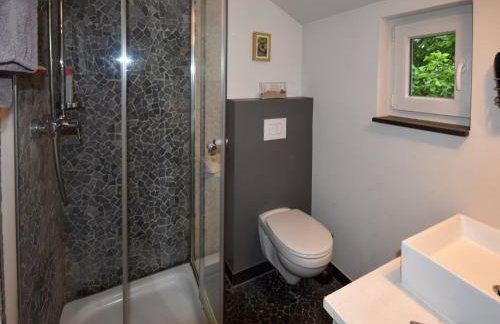 Holiday Home in Forest with Terrace & BBQ - Foto 81