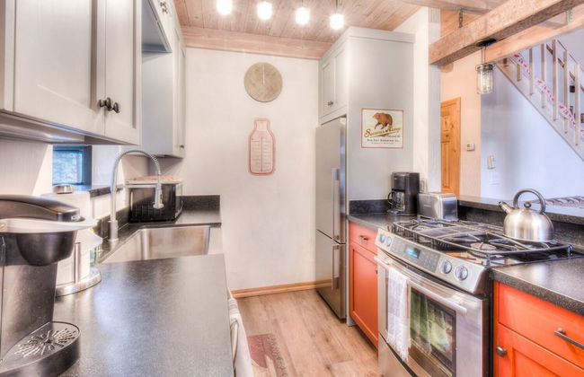 Relax at Rustic Tahoe Charm Minutes to Lake - Foto 5