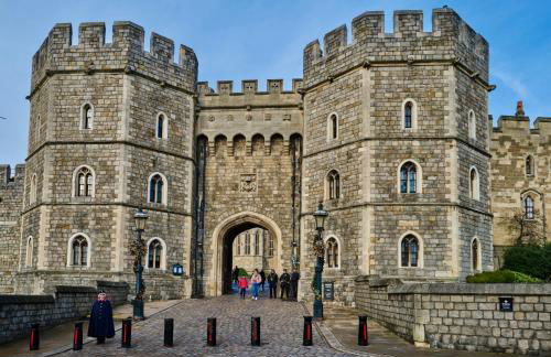 Queen Annes court luxury apartment on high street - Photo 14