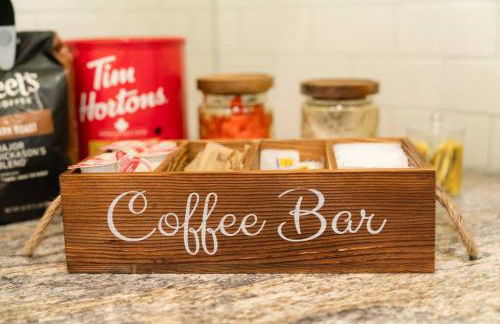 5-star Renovated 3BR Home & Backyard Deck near SU & Hospitals - Foto 69