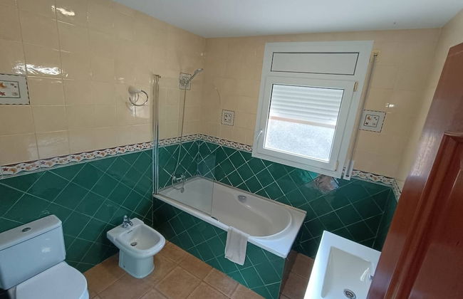 Apartment in Salou with swimming pool and garden - Photo 32