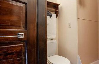 Charming Room in Historic BnB with Parking - Rm 5 - Foto 8