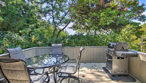 House with Balcony about 5 Mi to Cranmore Resort! - Foto 2