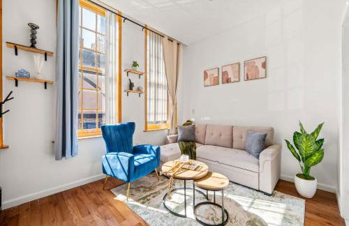 Charming Home In Heart of City With King Size Bed! - Foto 1