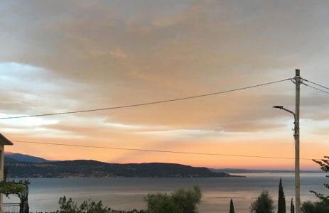 Casa con ampio terrazzo, vista lago e giardino - Foto 43