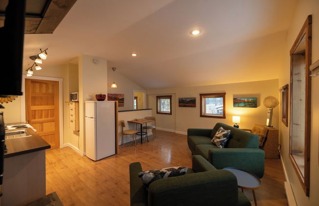 Downtown Whitehorse - Treehouse - Photo 15