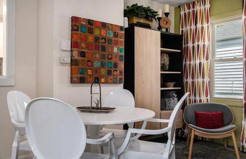 Bright & Stylish 4BR Spot - Close to Downtown Fun - Foto 11