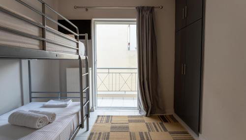 Comfortable 3-Bedroom Seaside Maisonette - Foto 5, towels, wardrobe