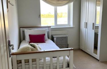 New Forest home - 4-beds and garden - 10 mins from Beach - Photo 18